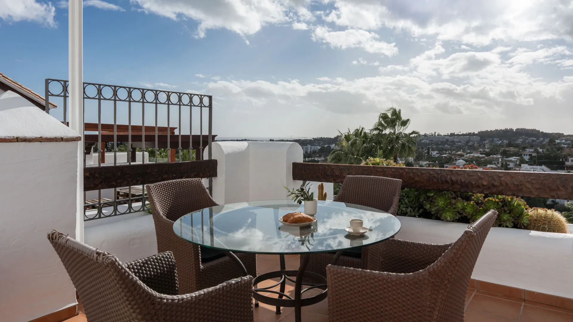 2 bedrooms Nueva Andalucia penthouse for sale