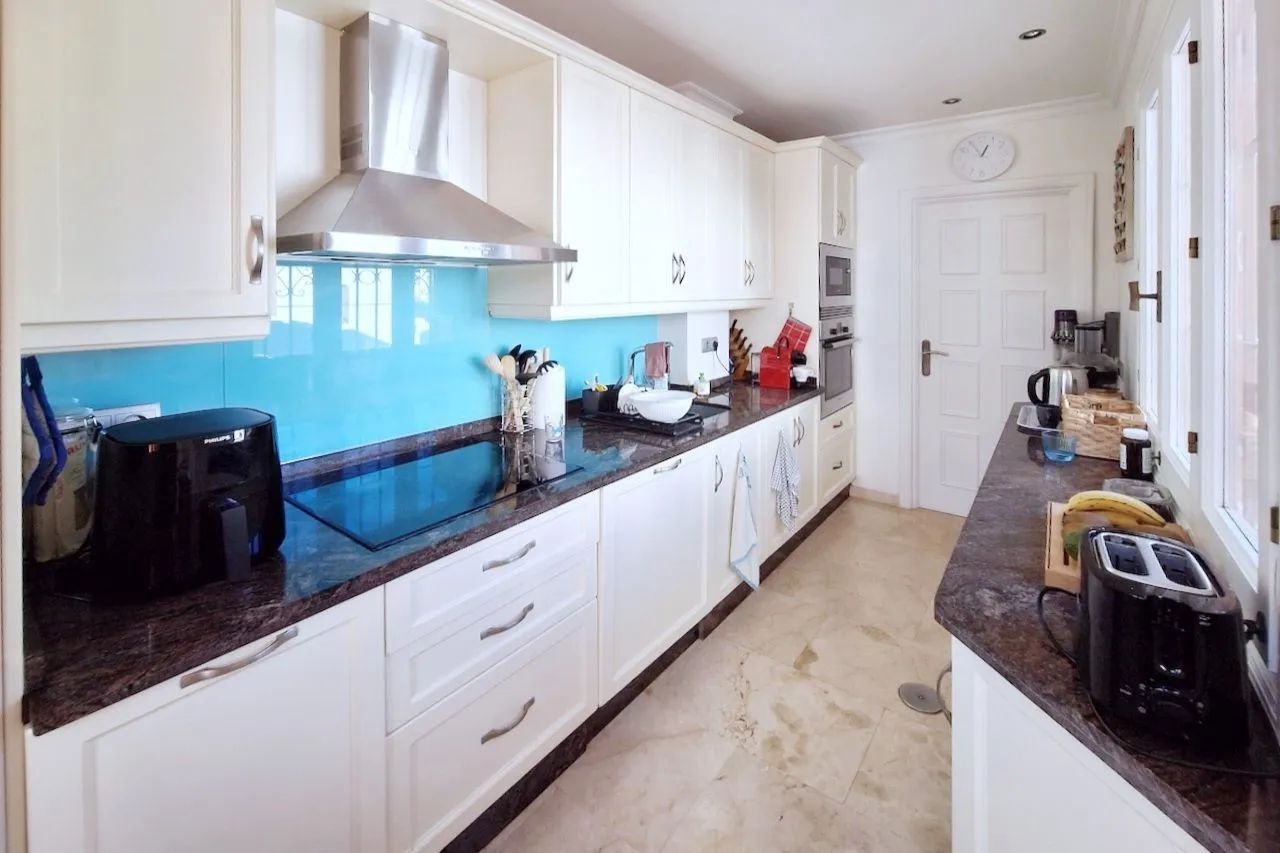 Ático en venta con 1 dormitorio en Nueva Andalucia