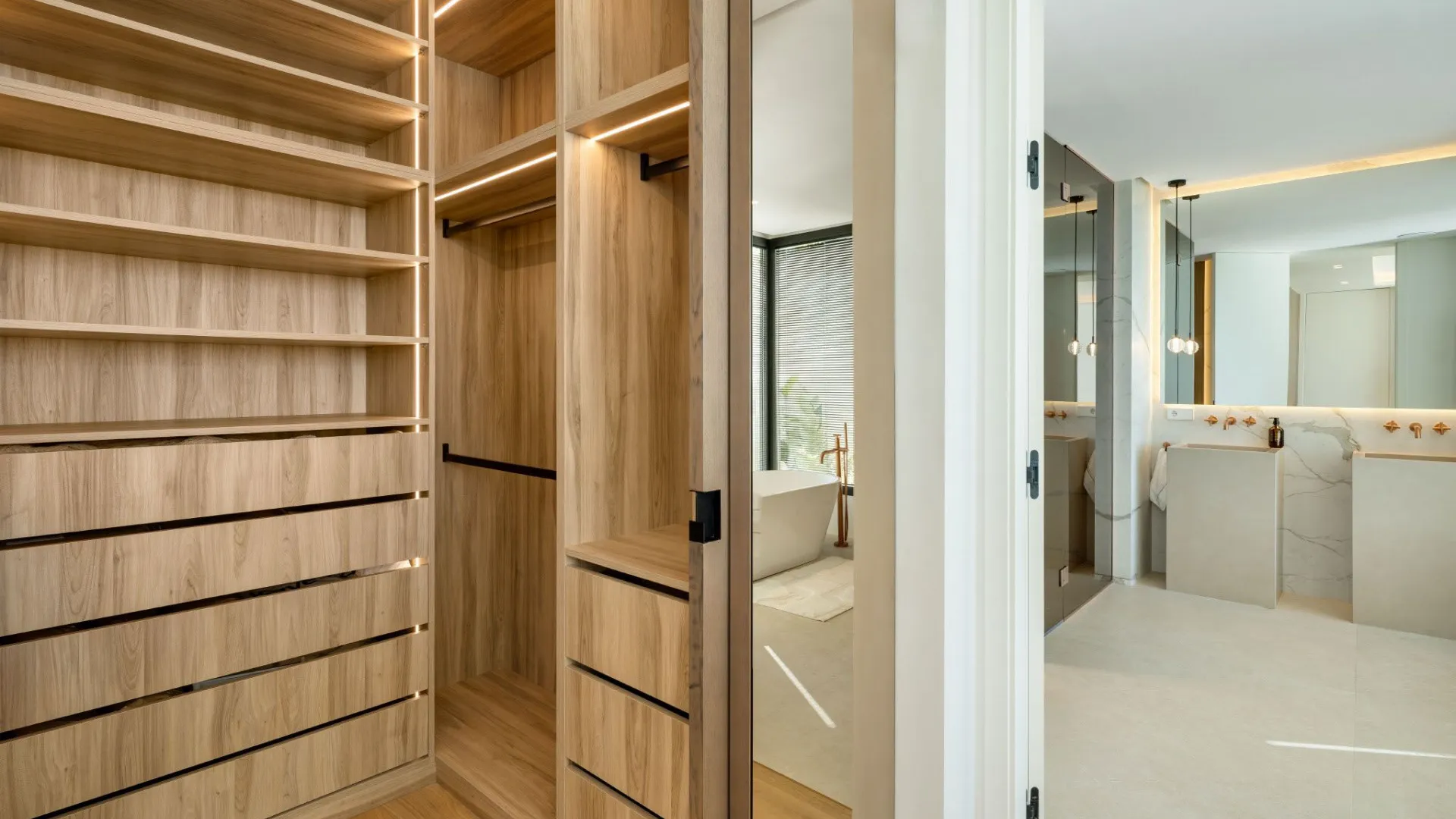 Villa for sale in Elviria with 5 bedrooms