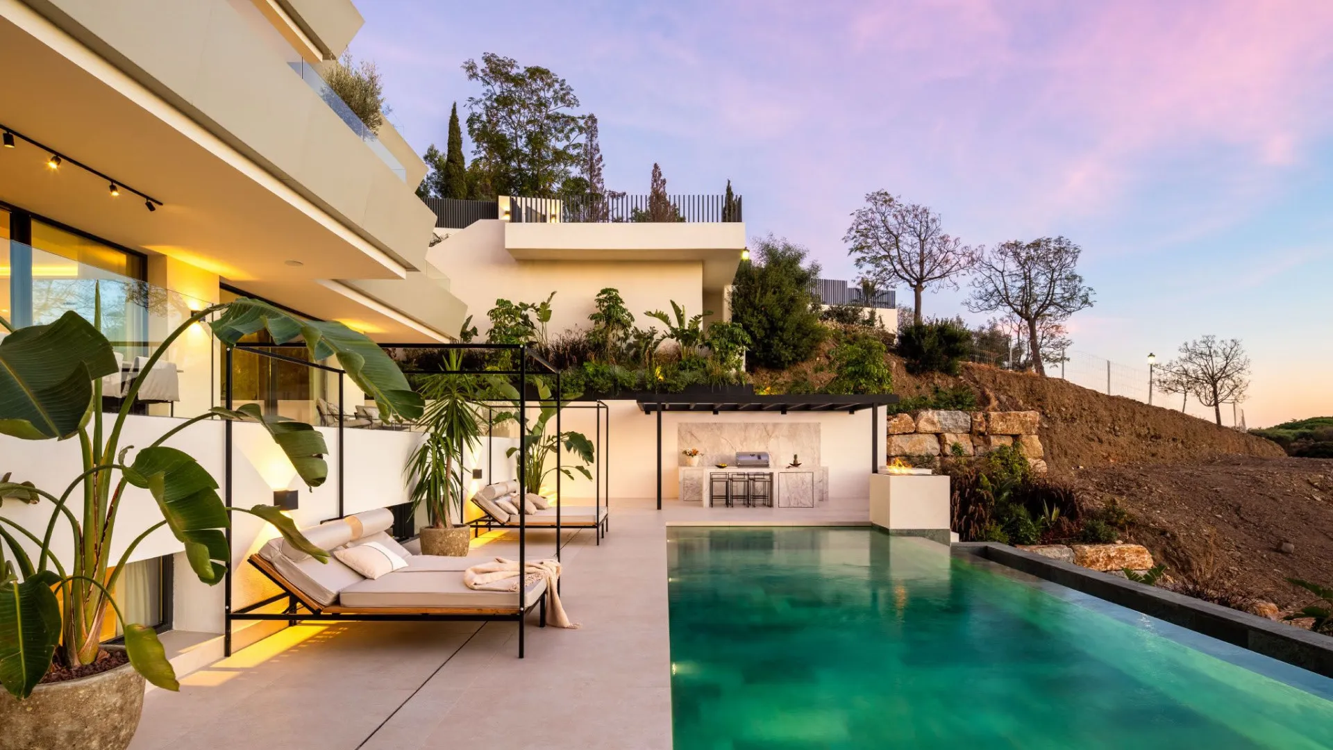 Villa for sale in Elviria with 5 bedrooms