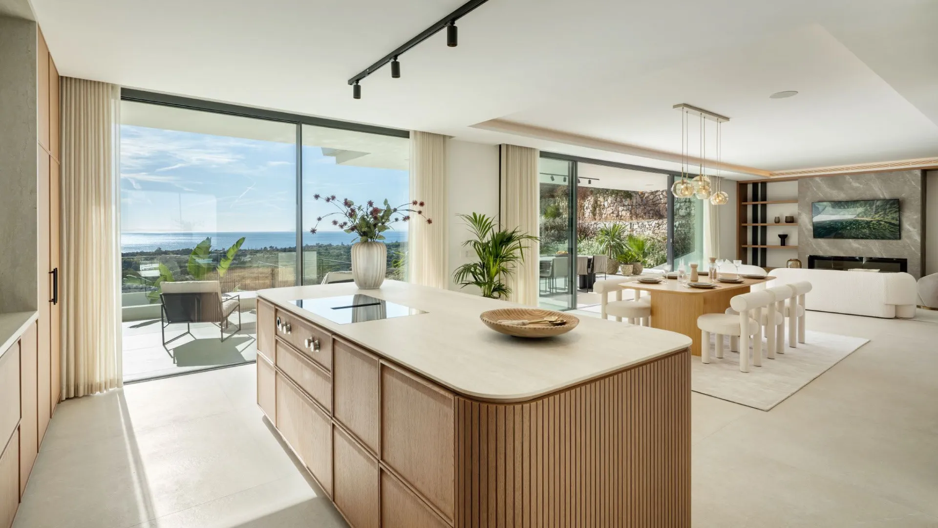 Villa for sale in Elviria with 5 bedrooms