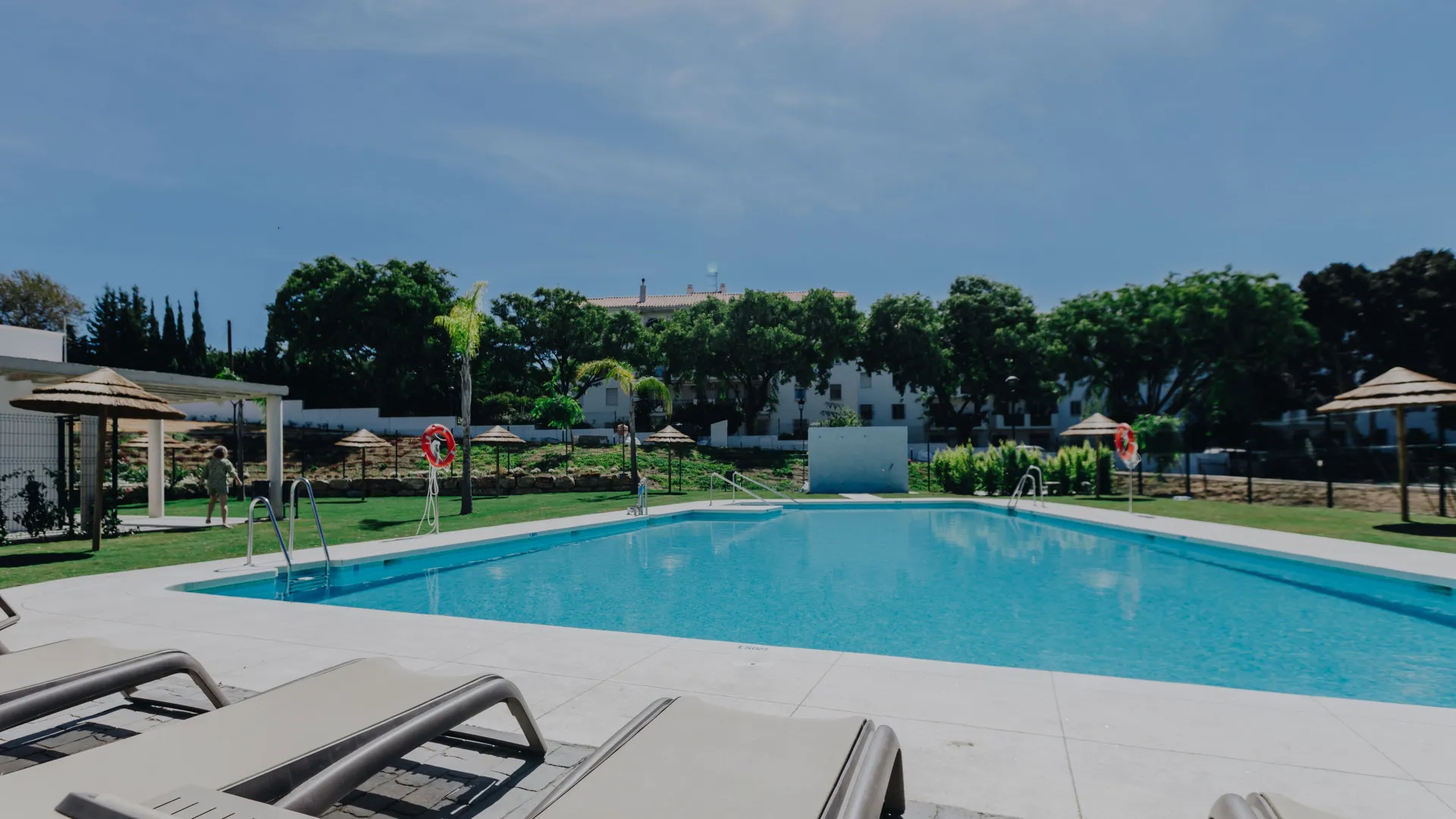 Apartamento planta baja a la venta en Estepona Este