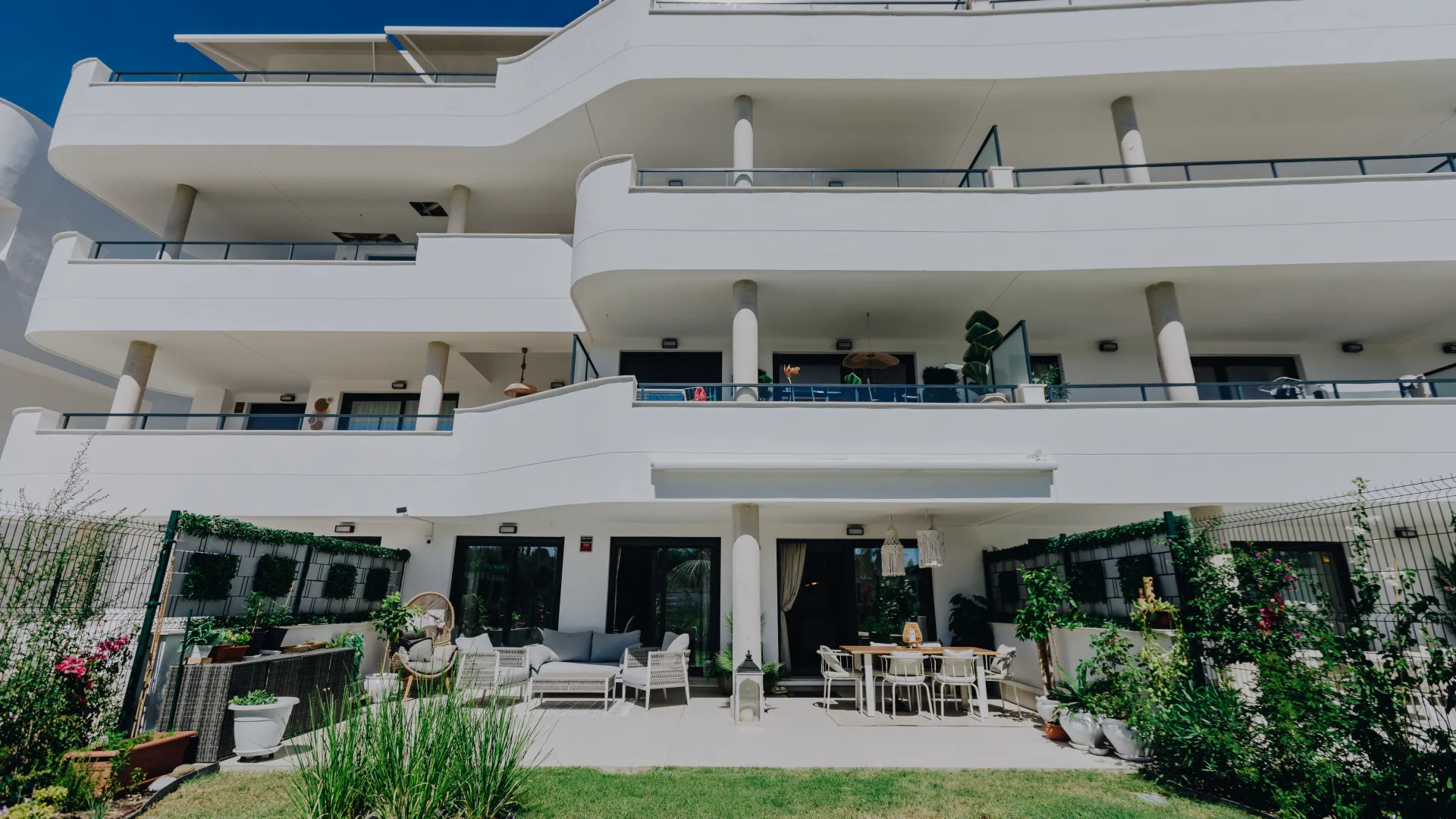 Apartamento planta baja a la venta en Estepona Este