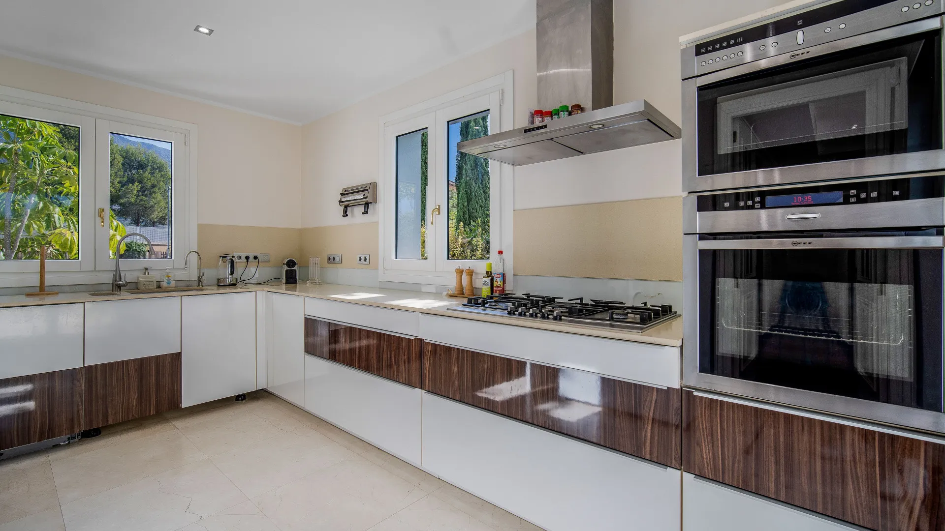 Villa en venta con 5 dormitorios en Lomas de Magna Marbella