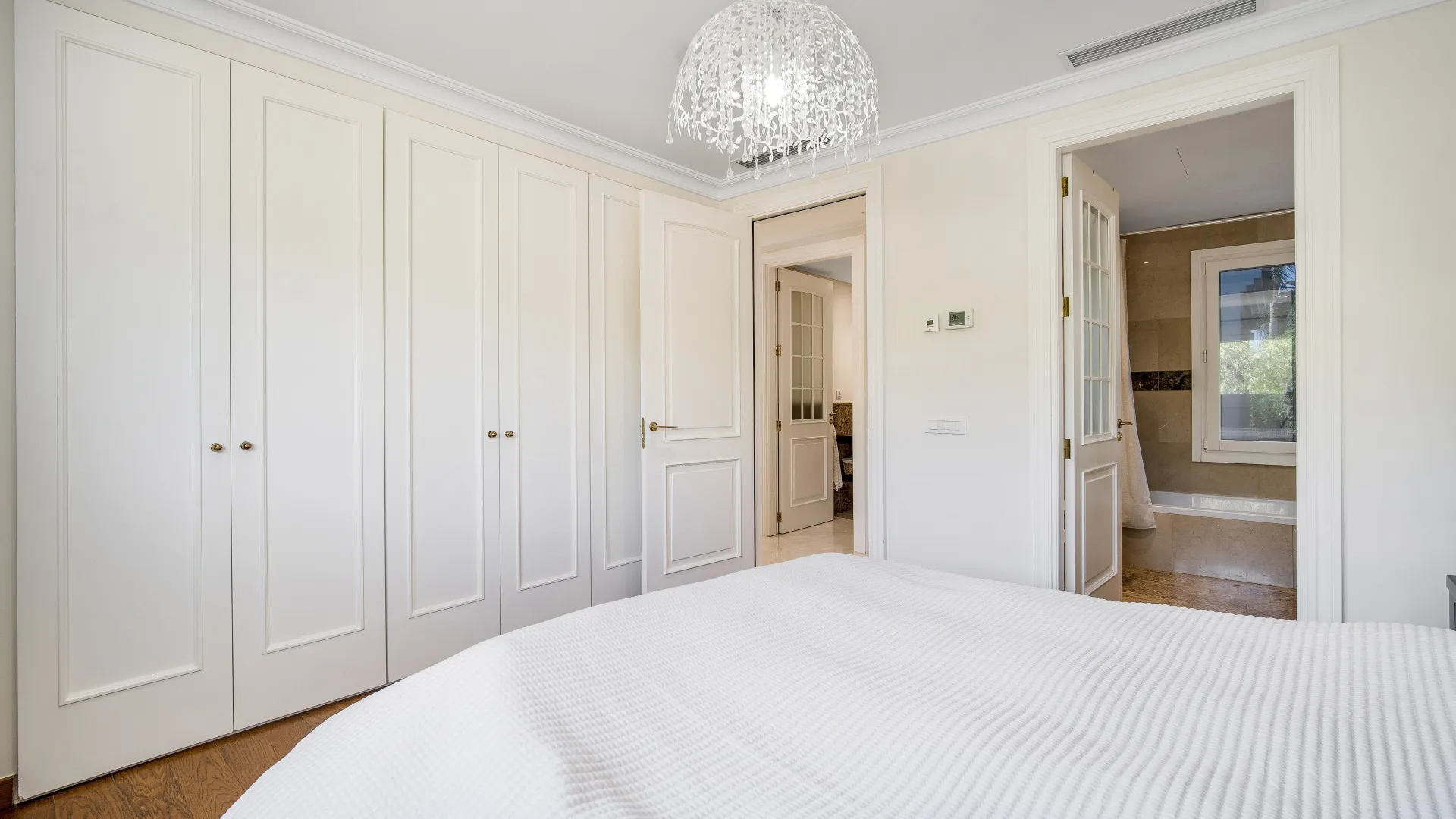 Villa en venta con 5 dormitorios en Lomas de Magna Marbella