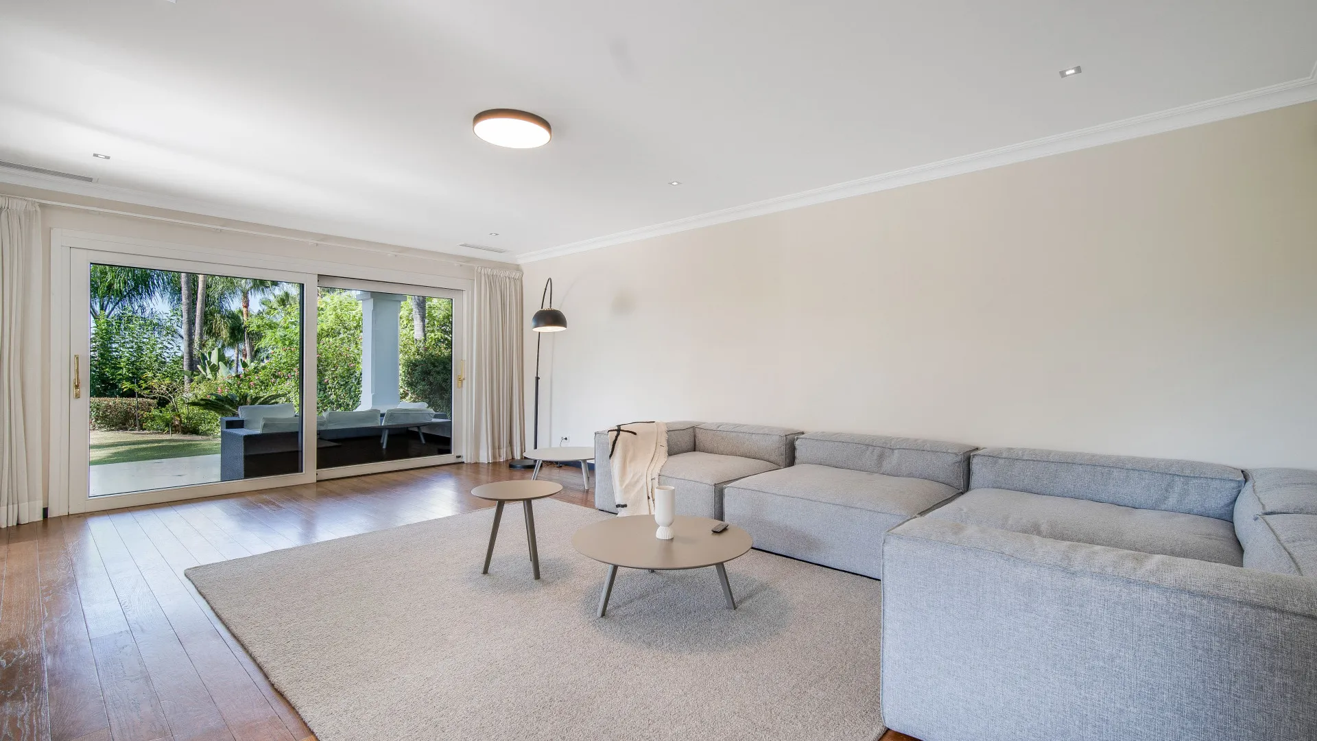 Villa en venta con 5 dormitorios en Lomas de Magna Marbella