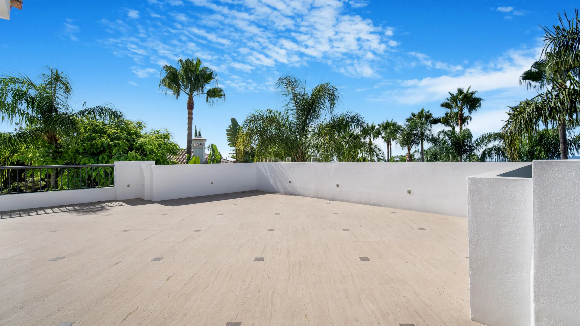 Villa en venta con 5 dormitorios en Lomas de Magna Marbella