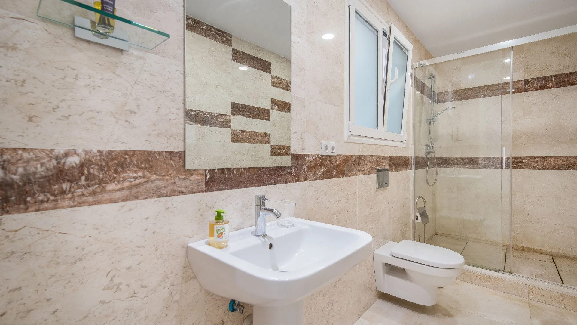 Villa en venta con 5 dormitorios en Lomas de Magna Marbella