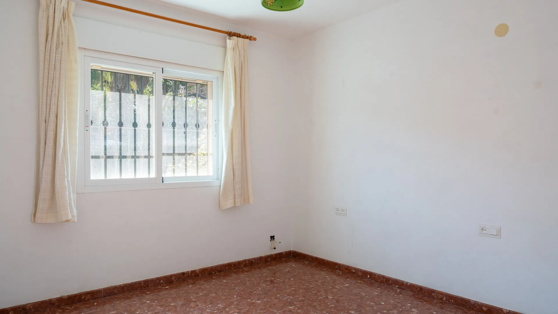 5 bedrooms semi detached house for sale in Pinos de Alhaurín