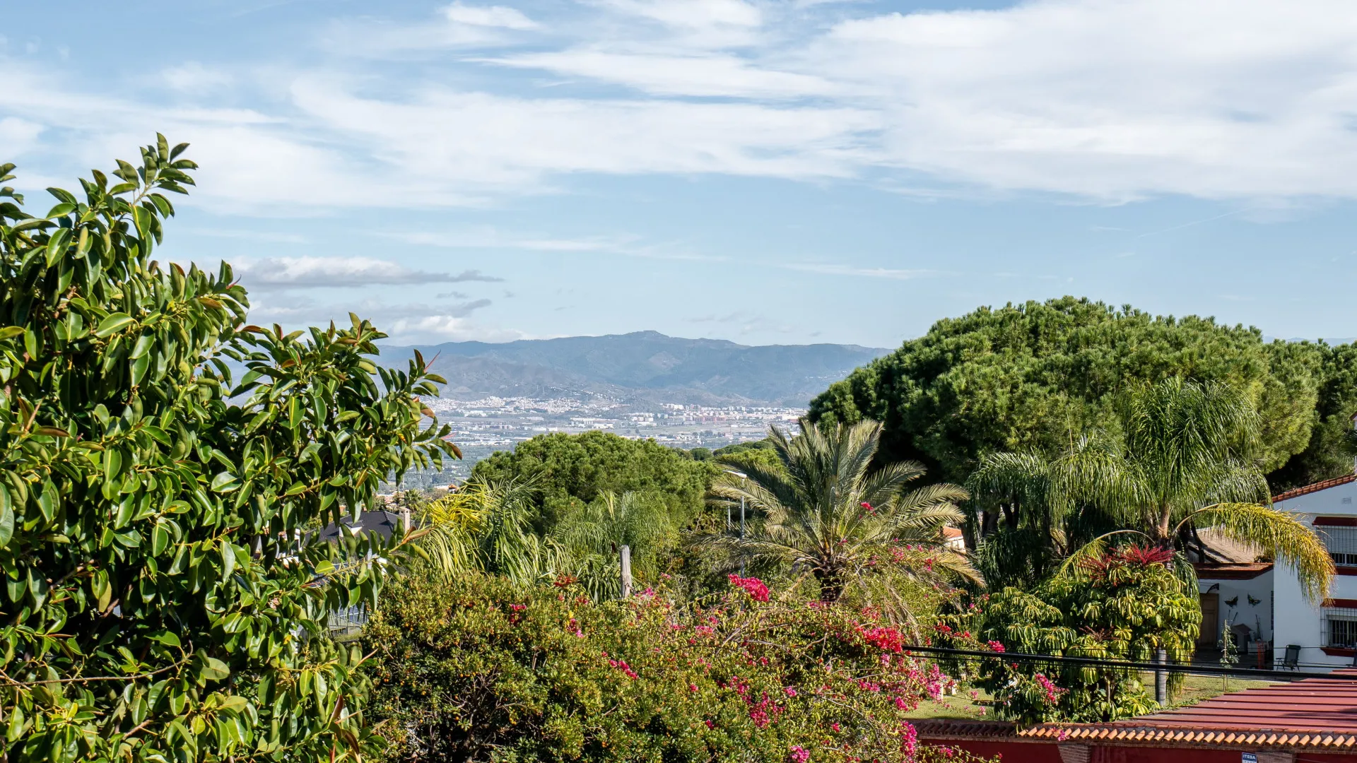 5 bedrooms semi detached house for sale in Pinos de Alhaurín