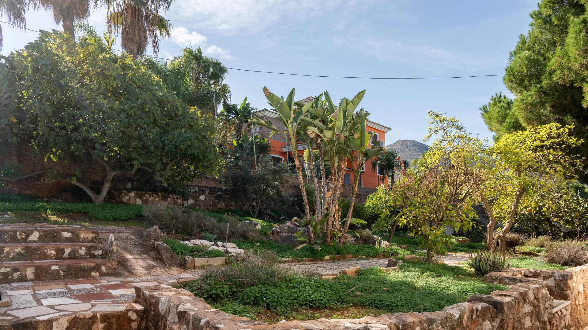 5 bedrooms semi detached house for sale in Pinos de Alhaurín