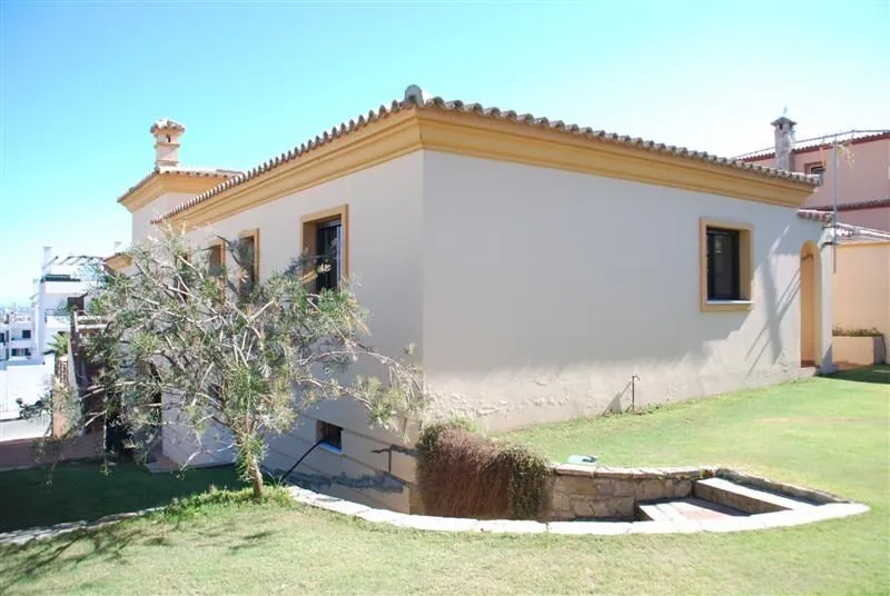 Buy 3 bedrooms house in La Linea de la Concepcion