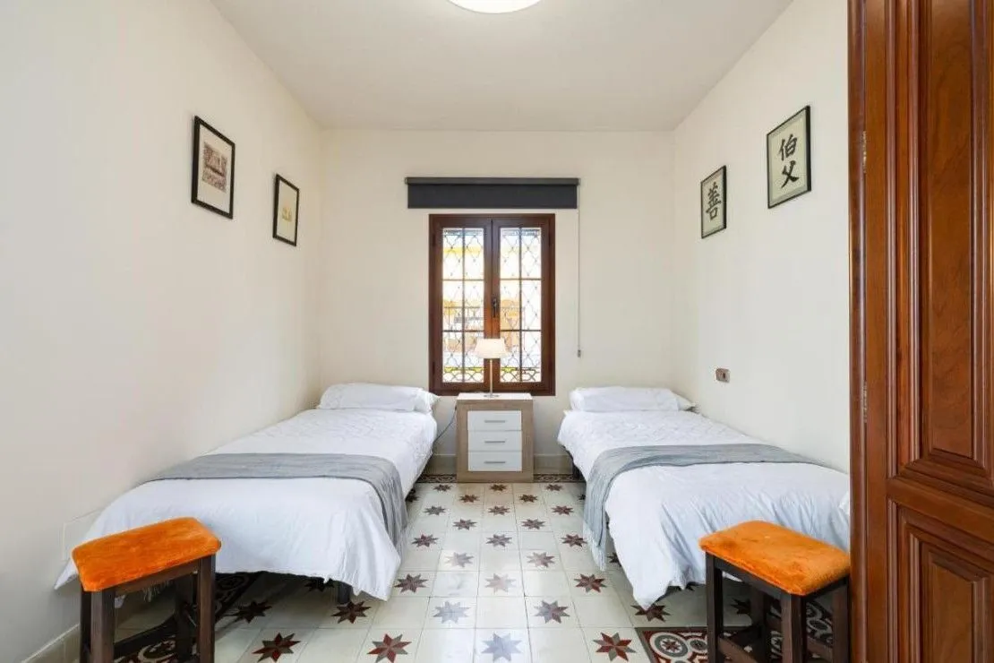 Buy house with 5 bedrooms in Fuengirola Centro