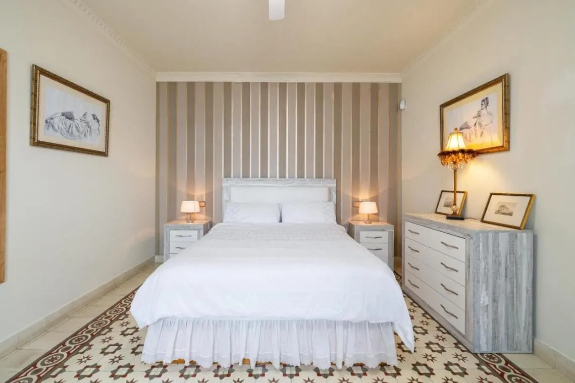 Buy house with 5 bedrooms in Fuengirola Centro