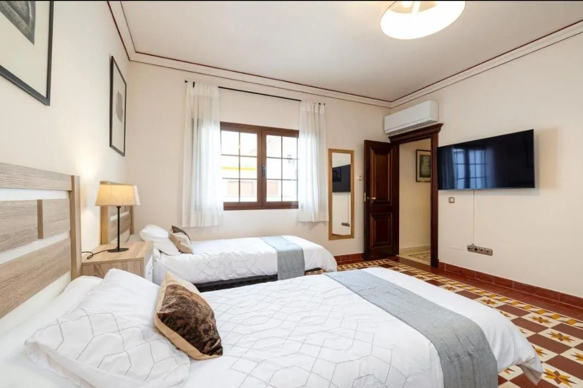 Buy house with 5 bedrooms in Fuengirola Centro