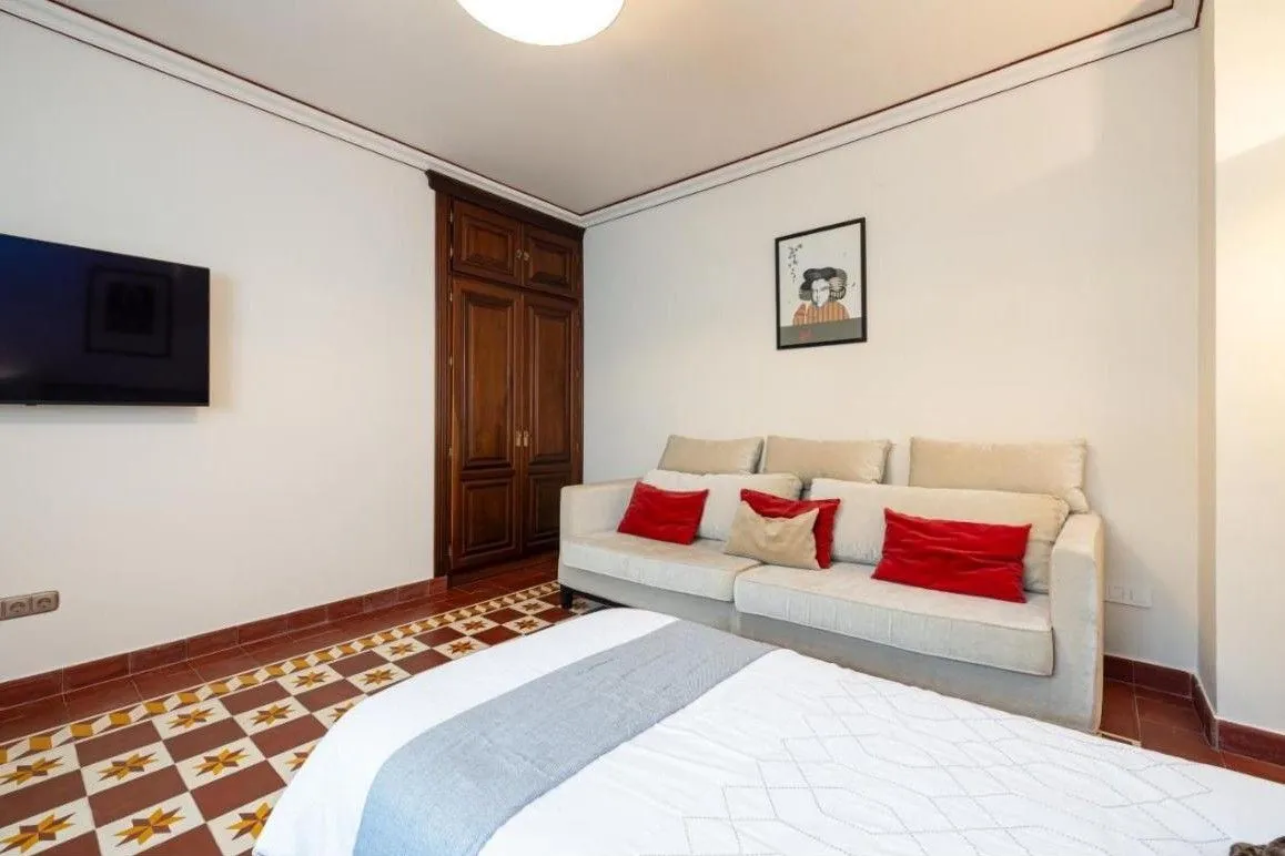 Buy house with 5 bedrooms in Fuengirola Centro