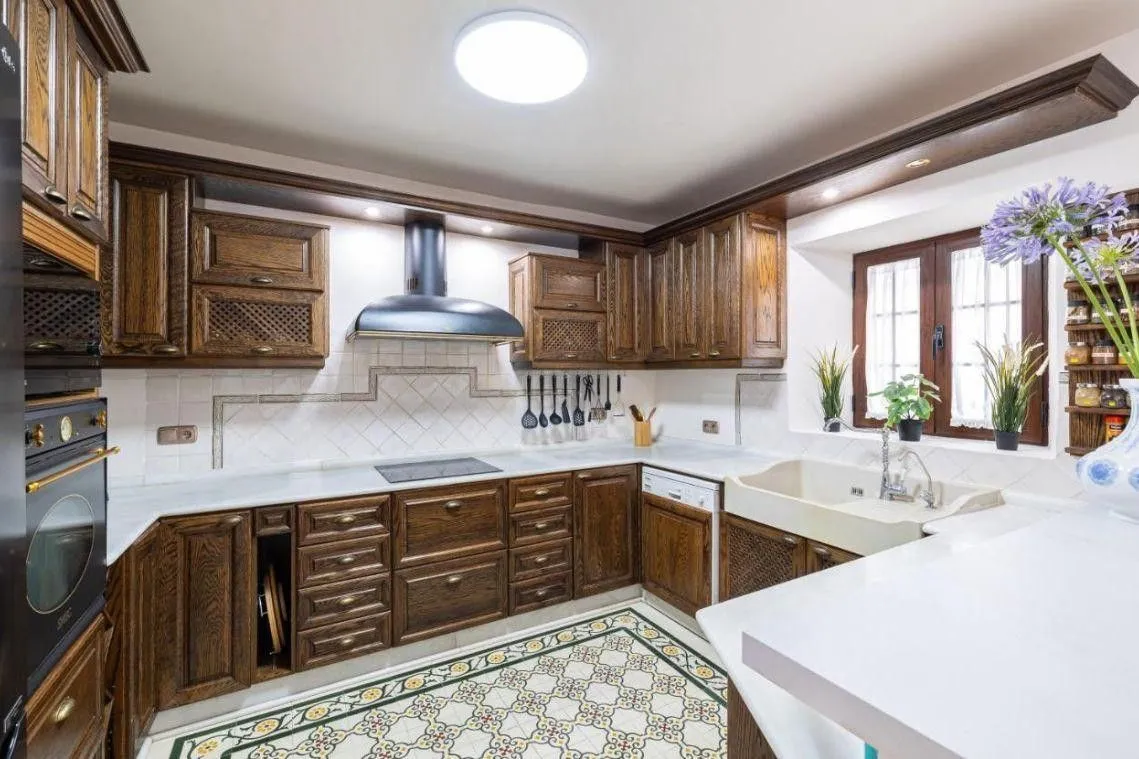 Buy house with 5 bedrooms in Fuengirola Centro