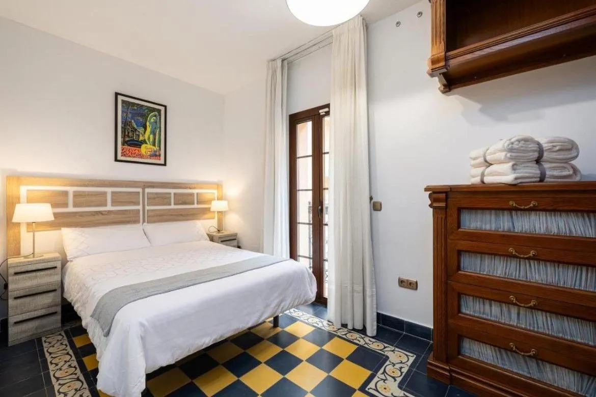 Buy house with 5 bedrooms in Fuengirola Centro