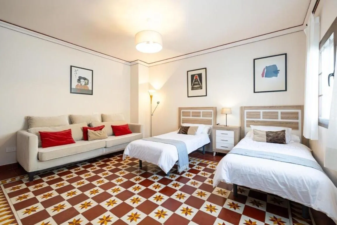 Buy house with 5 bedrooms in Fuengirola Centro