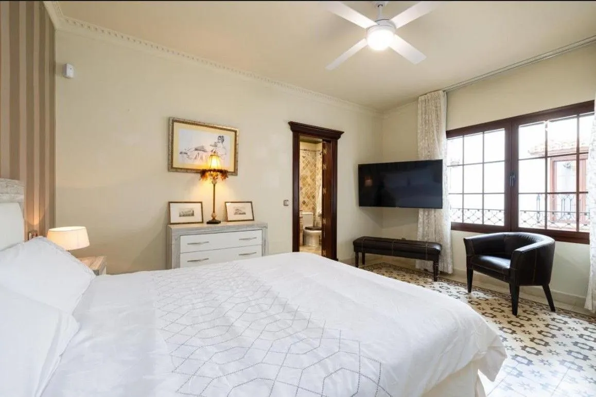 Buy house with 5 bedrooms in Fuengirola Centro