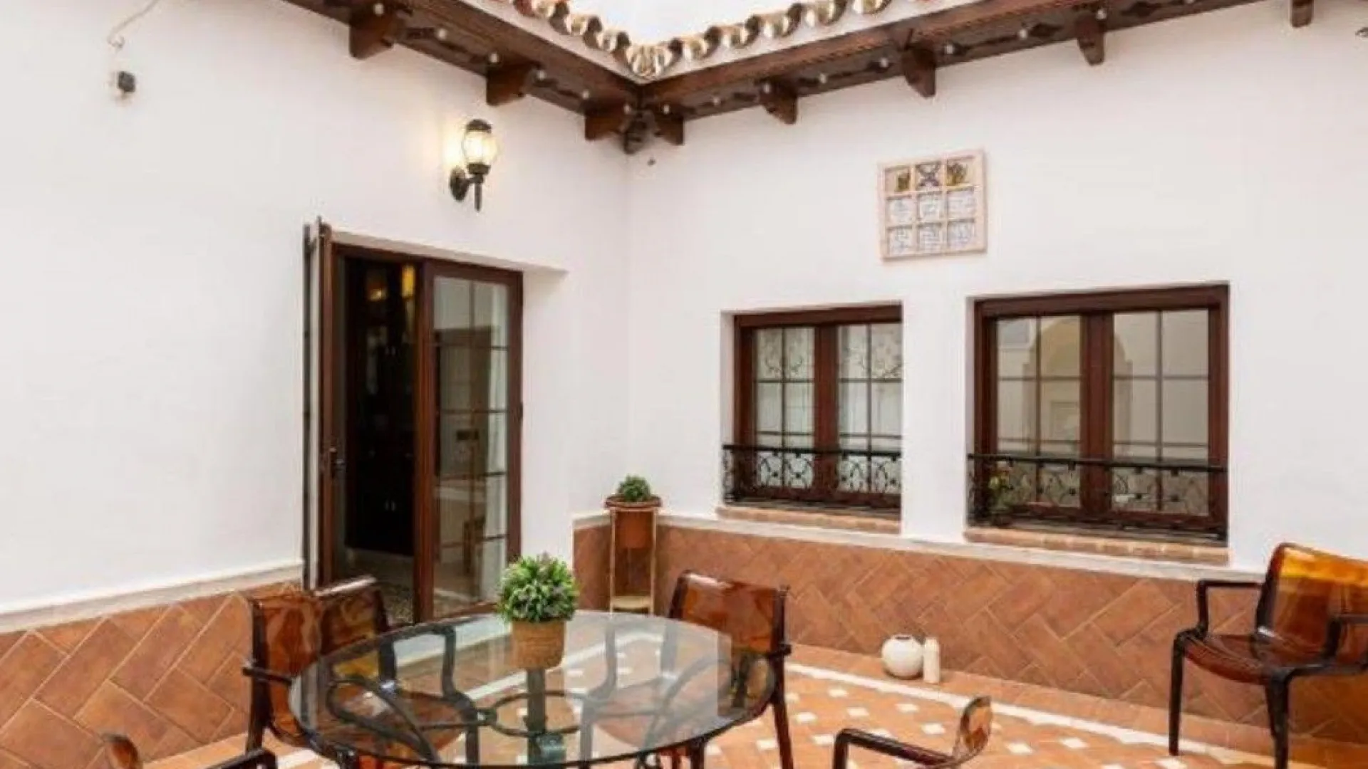 Buy house with 5 bedrooms in Fuengirola Centro