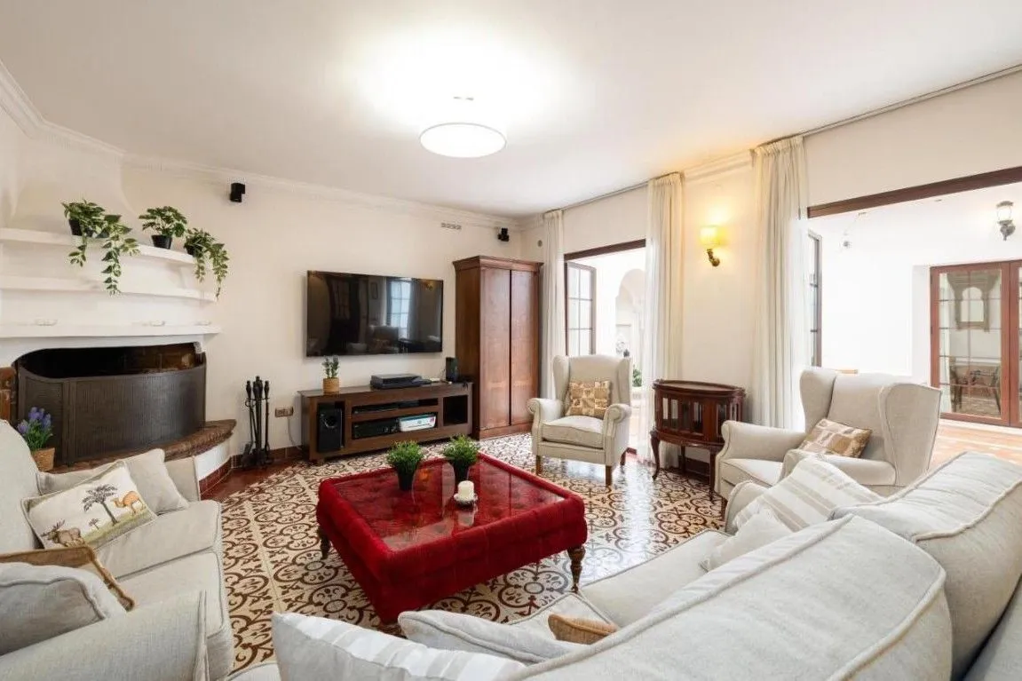 Buy house with 5 bedrooms in Fuengirola Centro