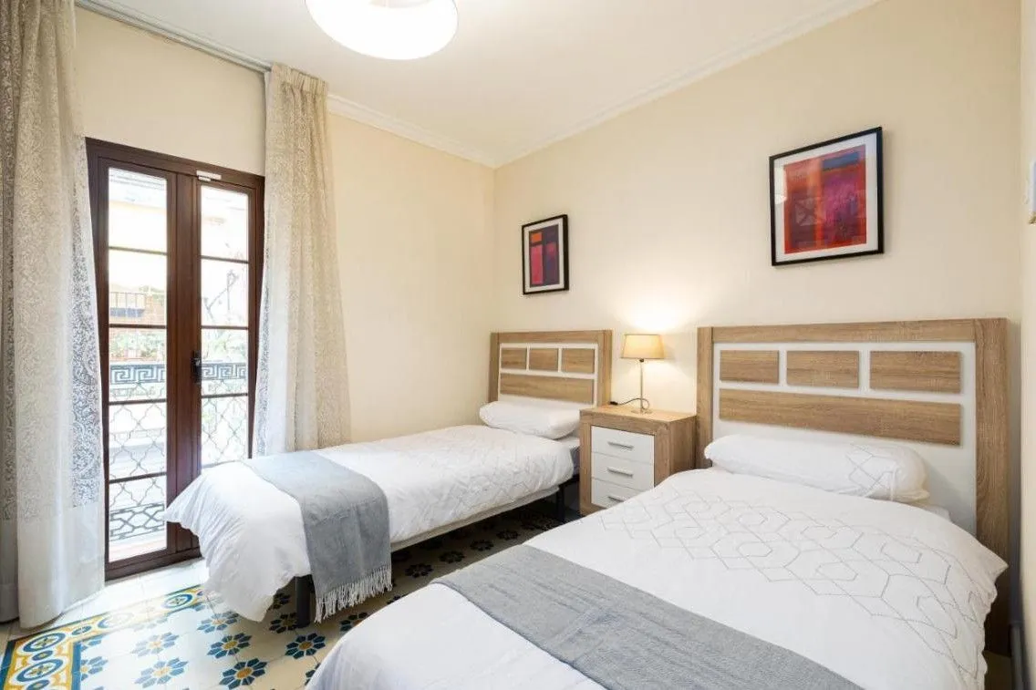 Buy house with 5 bedrooms in Fuengirola Centro