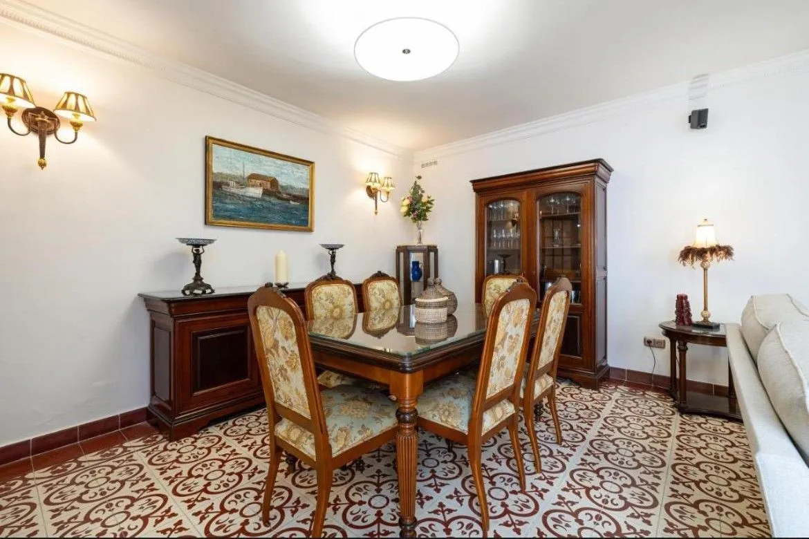 Buy house with 5 bedrooms in Fuengirola Centro