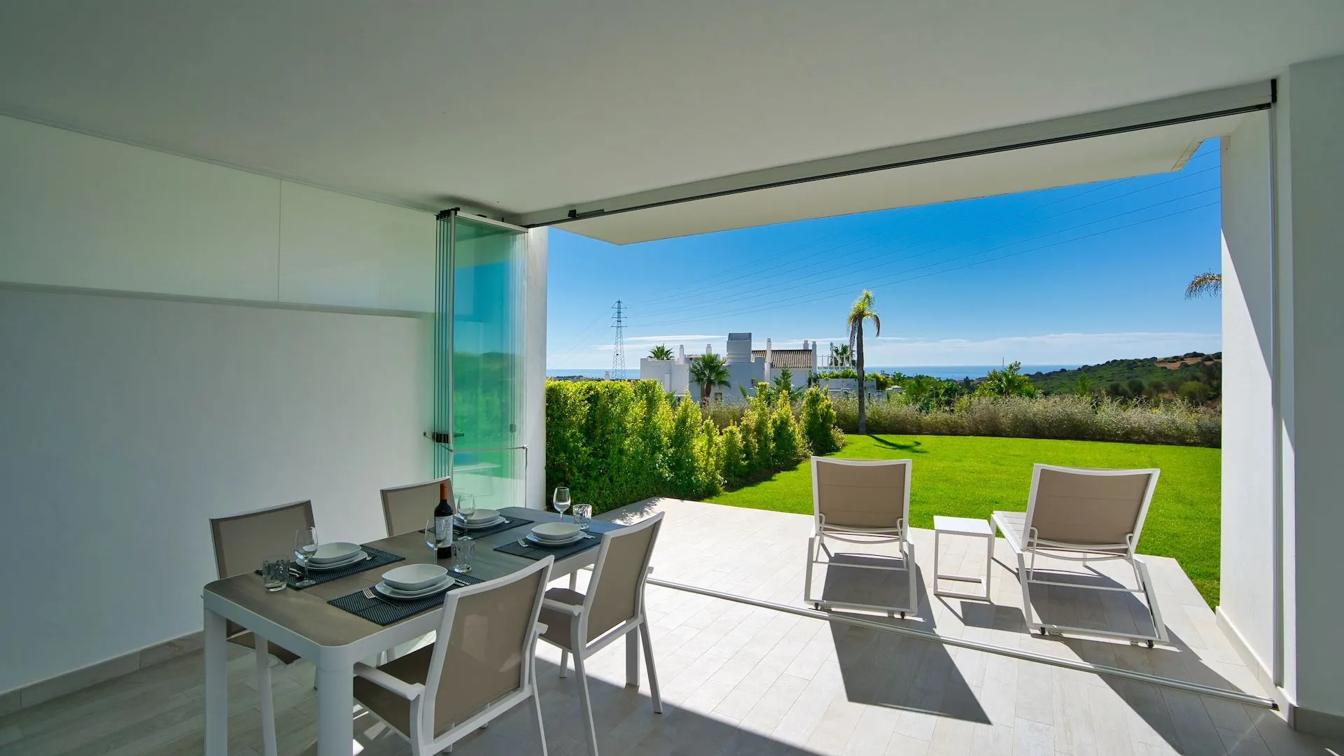 Apartamento planta baja de 2 dormitorios en venta en Alcazaba Lagoon