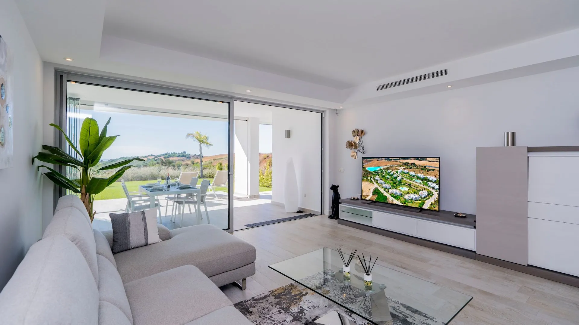 Apartamento planta baja de 2 dormitorios en venta en Alcazaba Lagoon