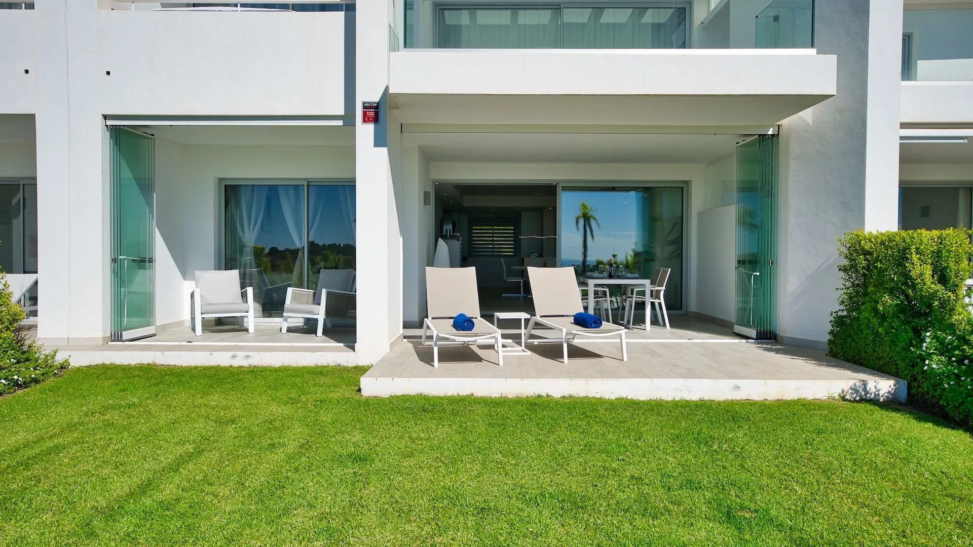 Apartamento planta baja de 2 dormitorios en venta en Alcazaba Lagoon