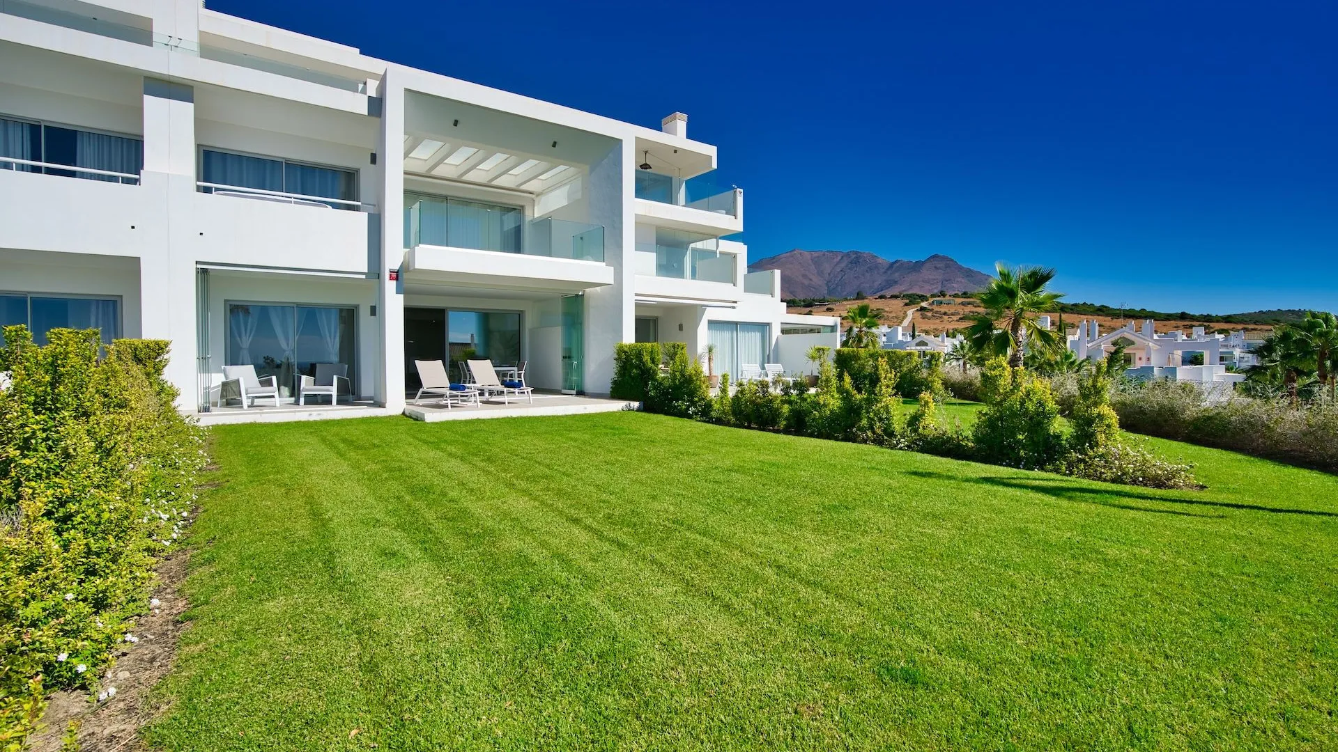 Apartamento planta baja de 2 dormitorios en venta en Alcazaba Lagoon