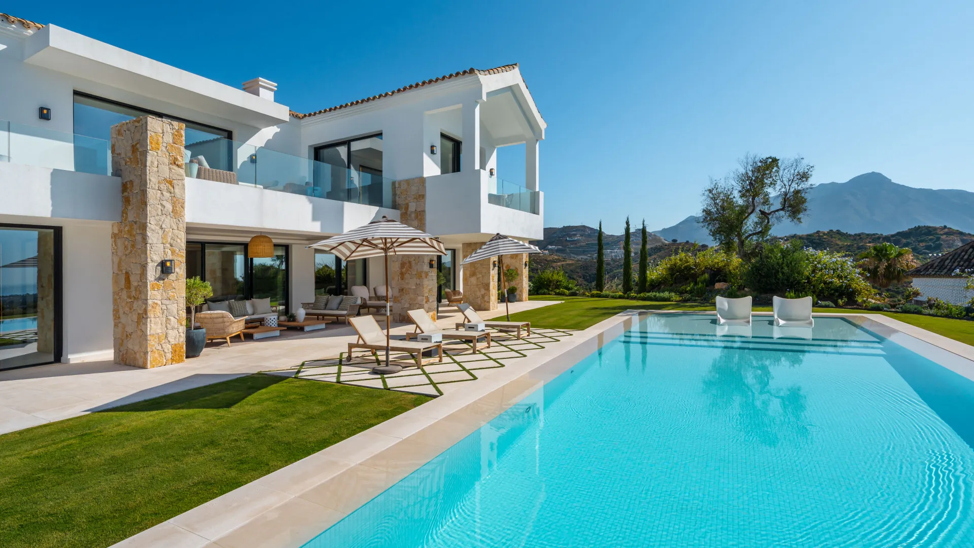 Se vende villa de 8 dormitorios en Benahavis