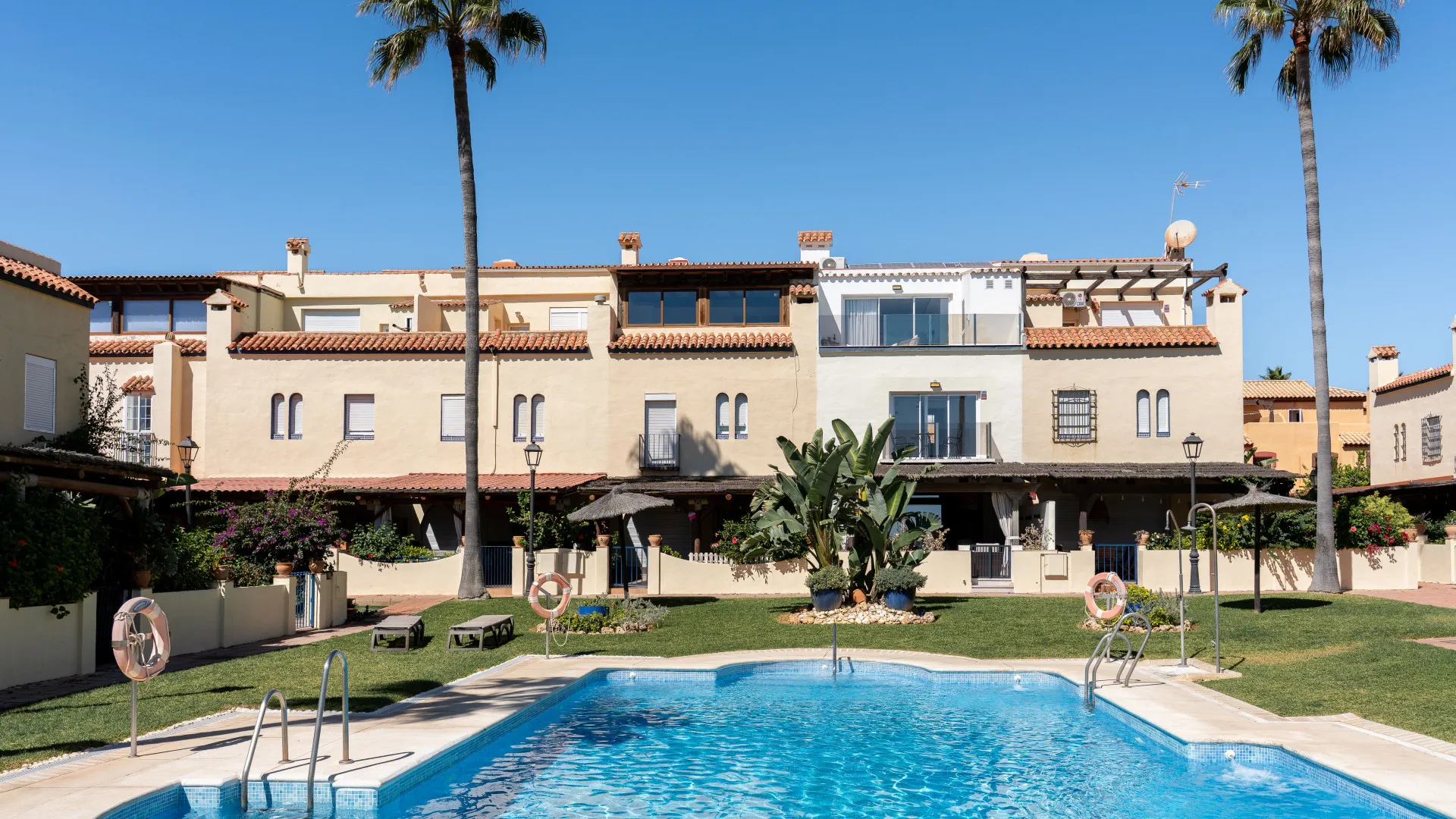 Se vende adosado en Marina de Casares