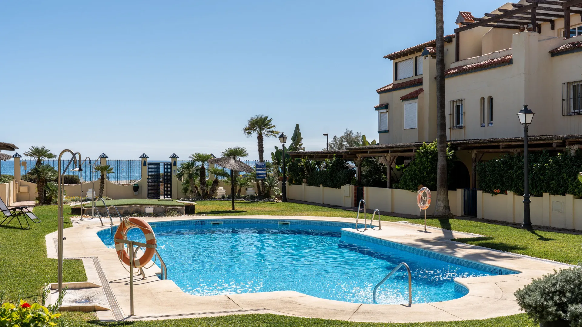 Se vende adosado en Marina de Casares