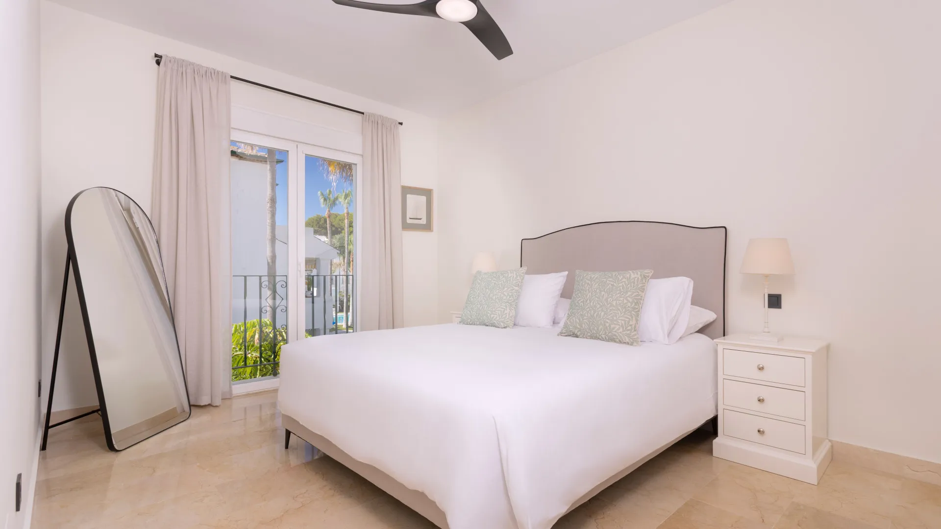 Apartamento en venta en Estepona Este con 3 dormitorios
