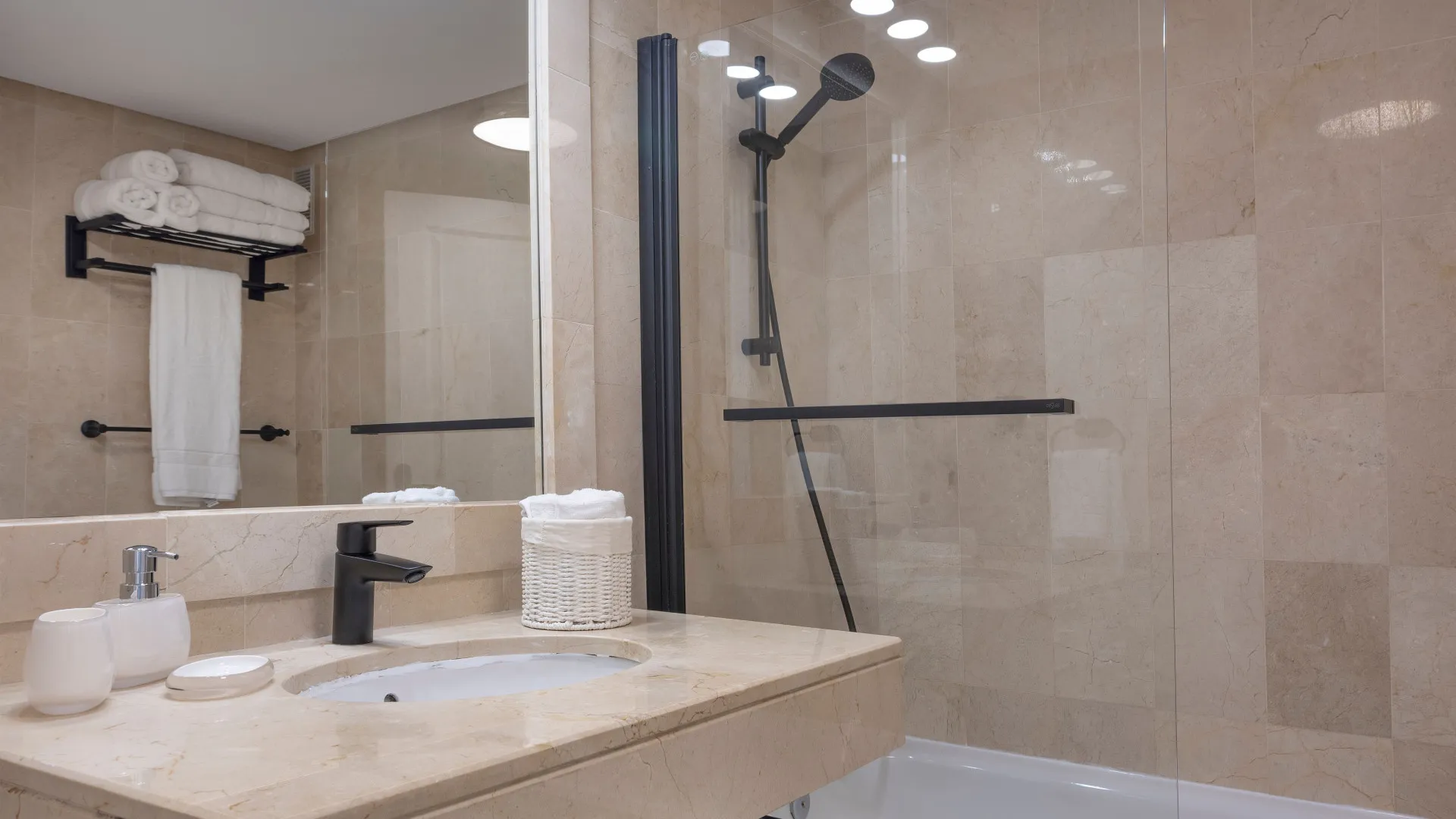 Apartamento en venta en Estepona Este con 3 dormitorios