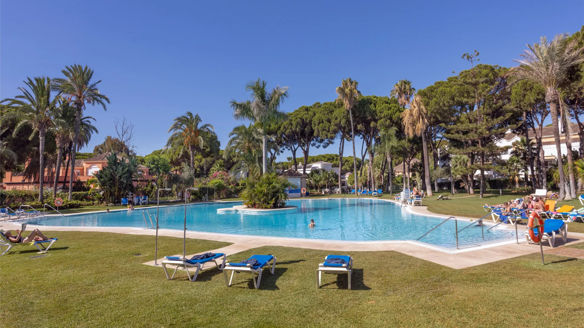 Apartamento en venta en Estepona Este con 3 dormitorios