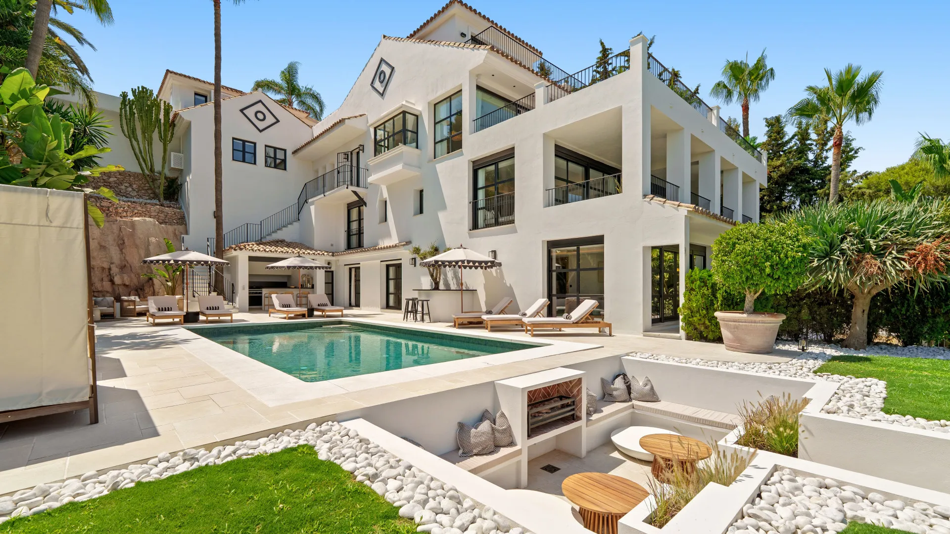 Villa en venta en Nueva Andalucia de 6 dormitorios