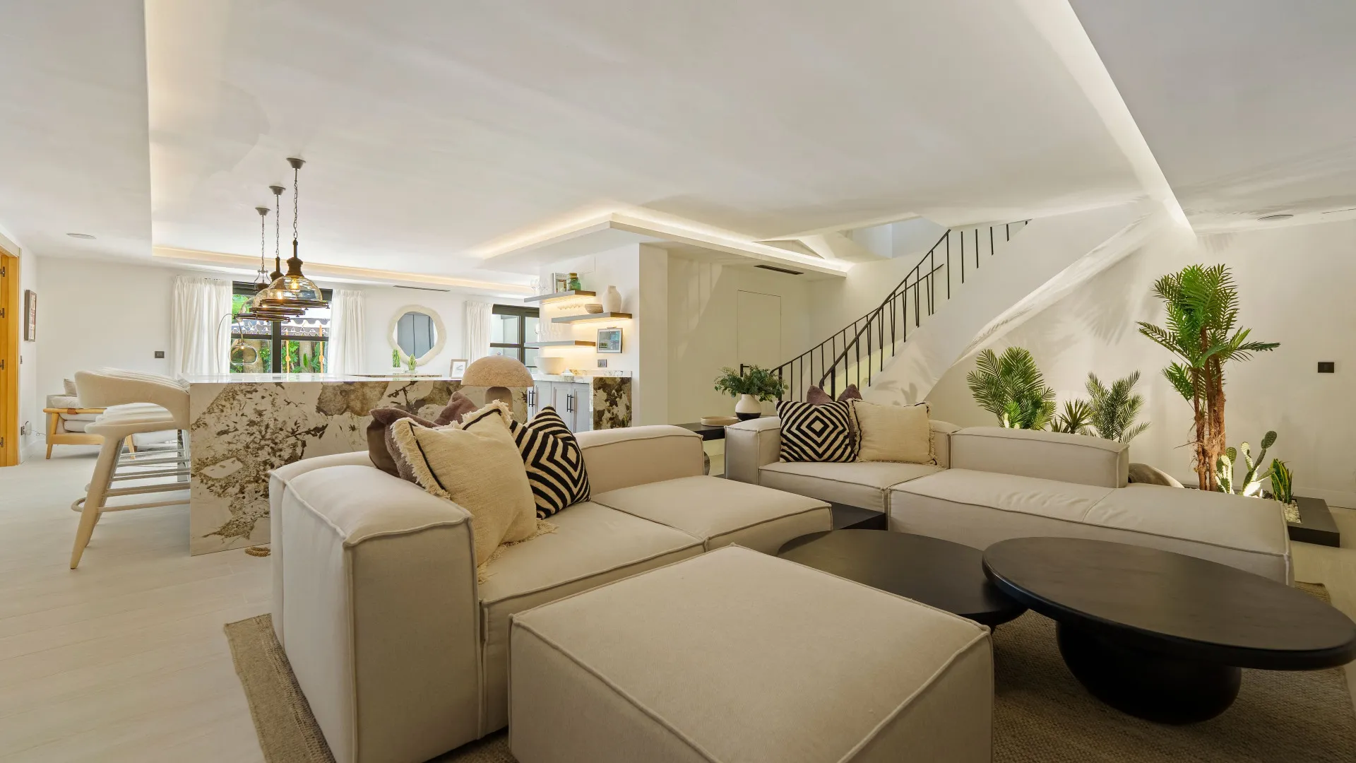 Villa en venta en Nueva Andalucia de 6 dormitorios