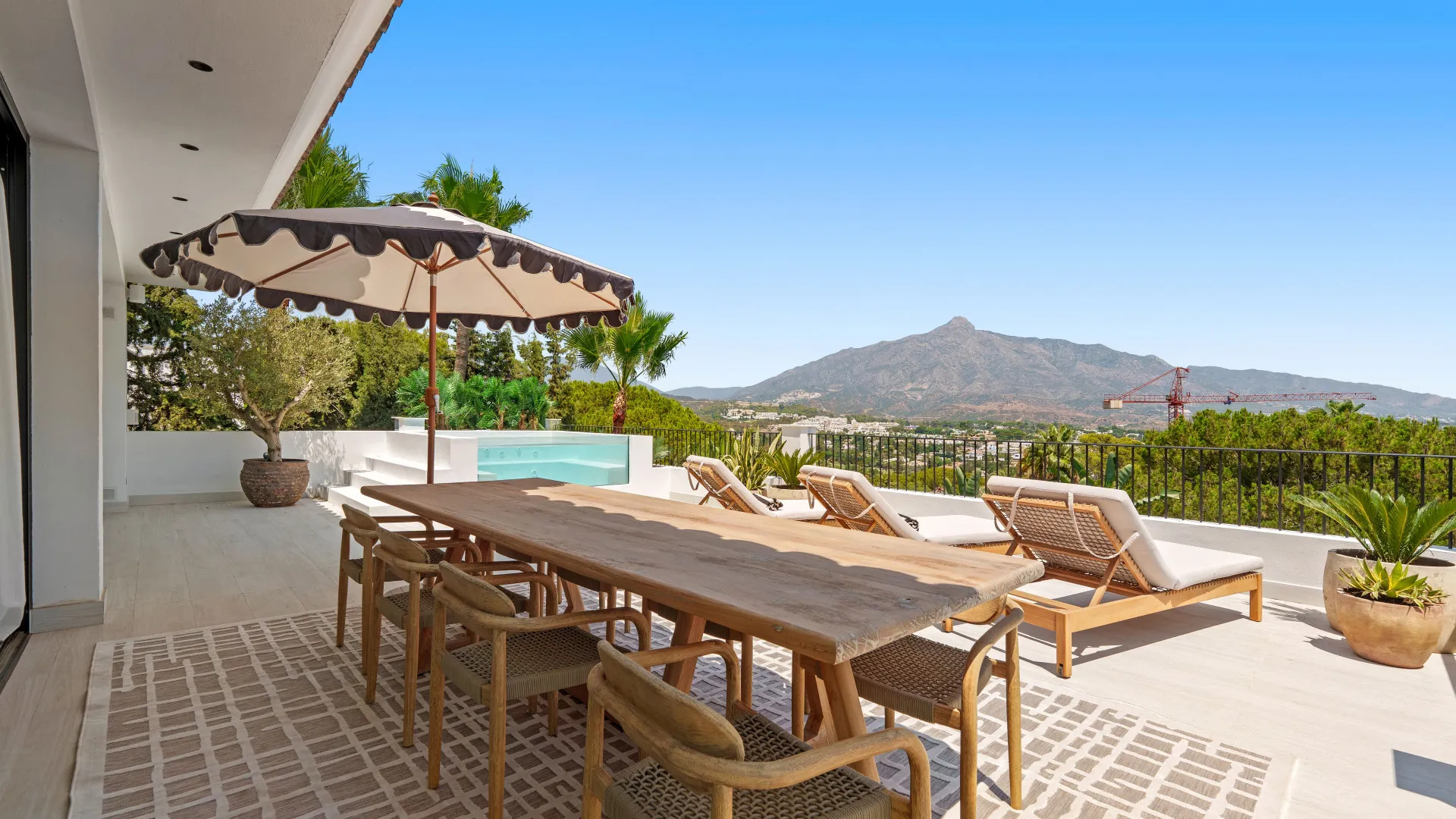 Villa en venta en Nueva Andalucia de 6 dormitorios