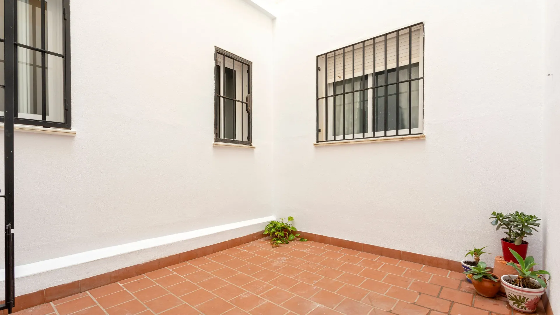 Apartamento planta baja de 1 dormitorio a la venta en Malaga