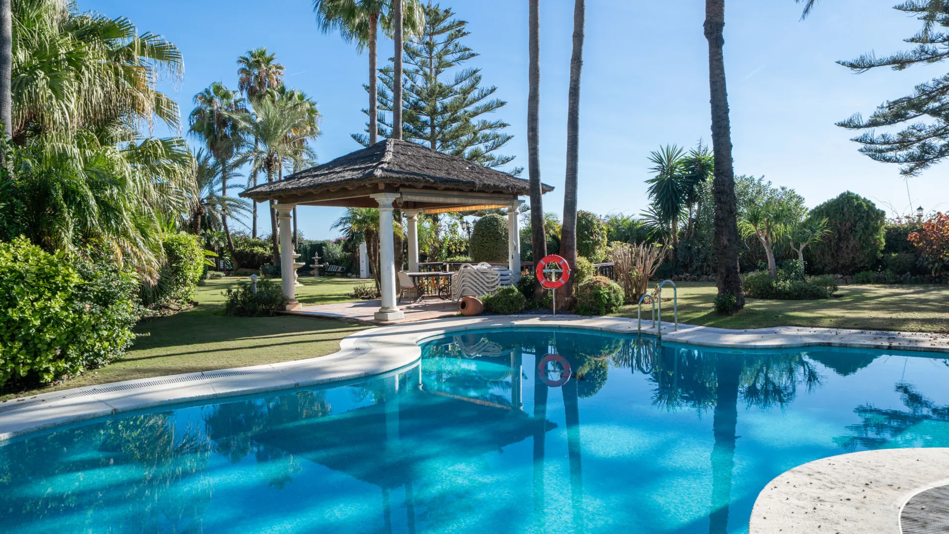 Comprar apartamento planta baja en Marbella - Puerto Banus