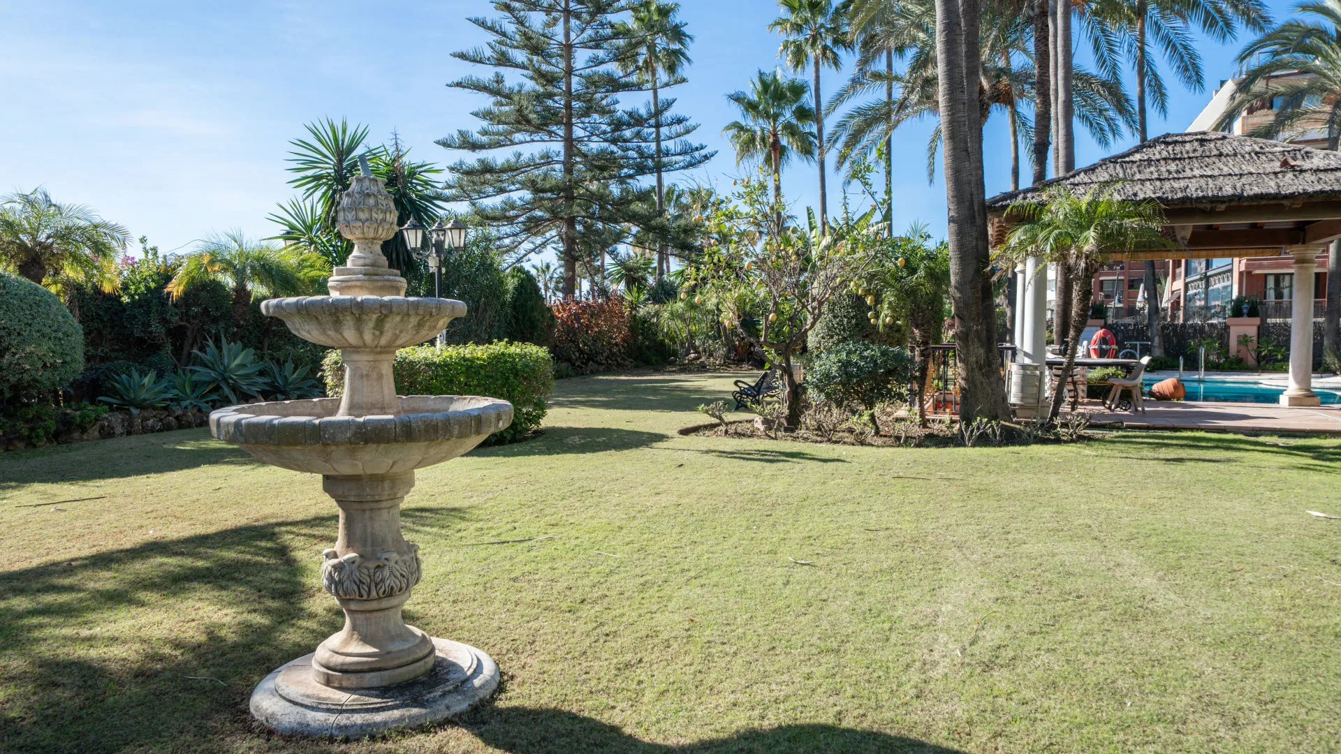 Comprar apartamento planta baja en Marbella - Puerto Banus