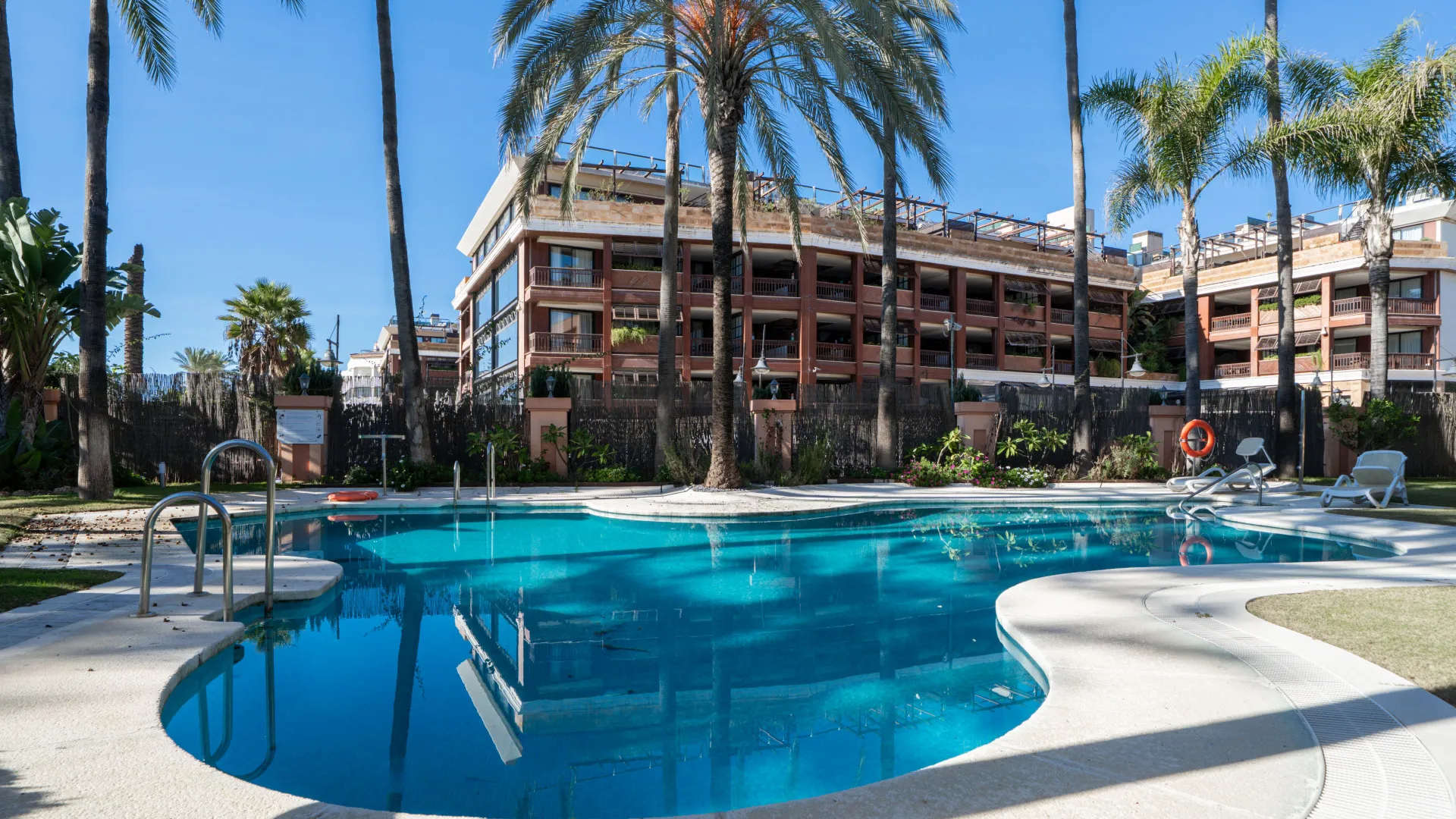 Comprar apartamento planta baja en Marbella - Puerto Banus