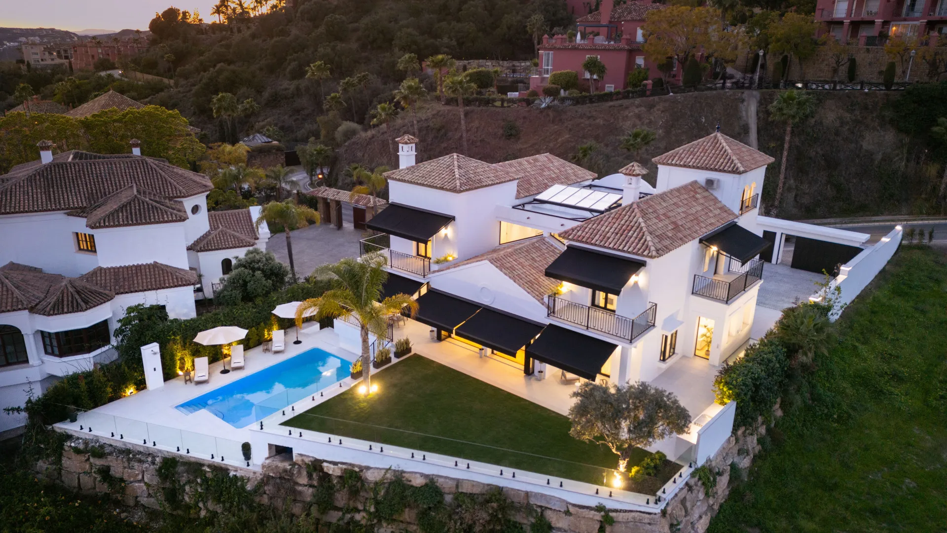 Villa en venta de 5 dormitorios en Benahavis Centro