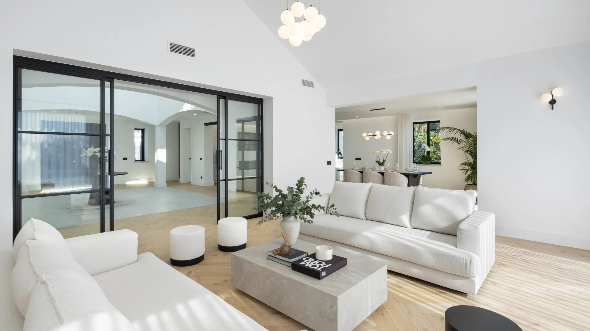 Villa en venta de 5 dormitorios en Benahavis Centro