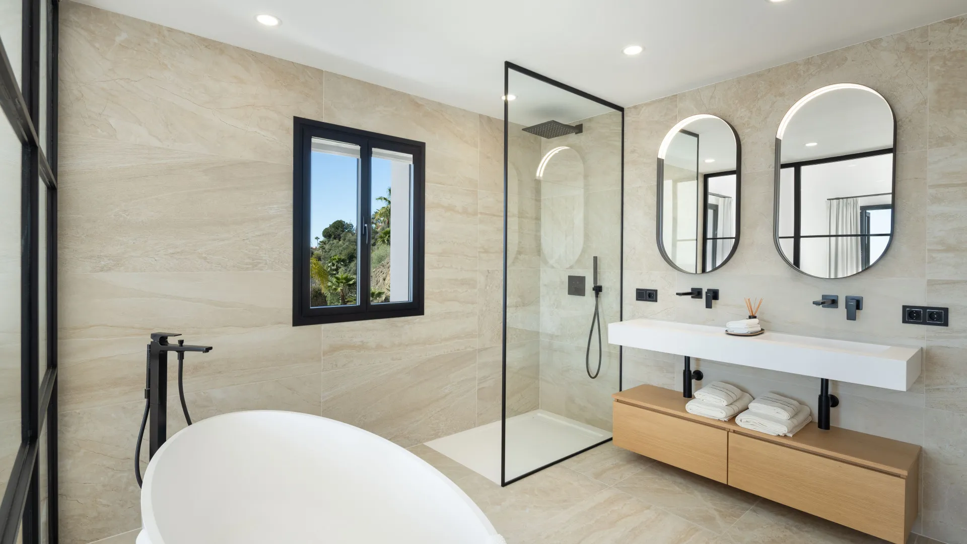 Villa en venta de 5 dormitorios en Benahavis Centro