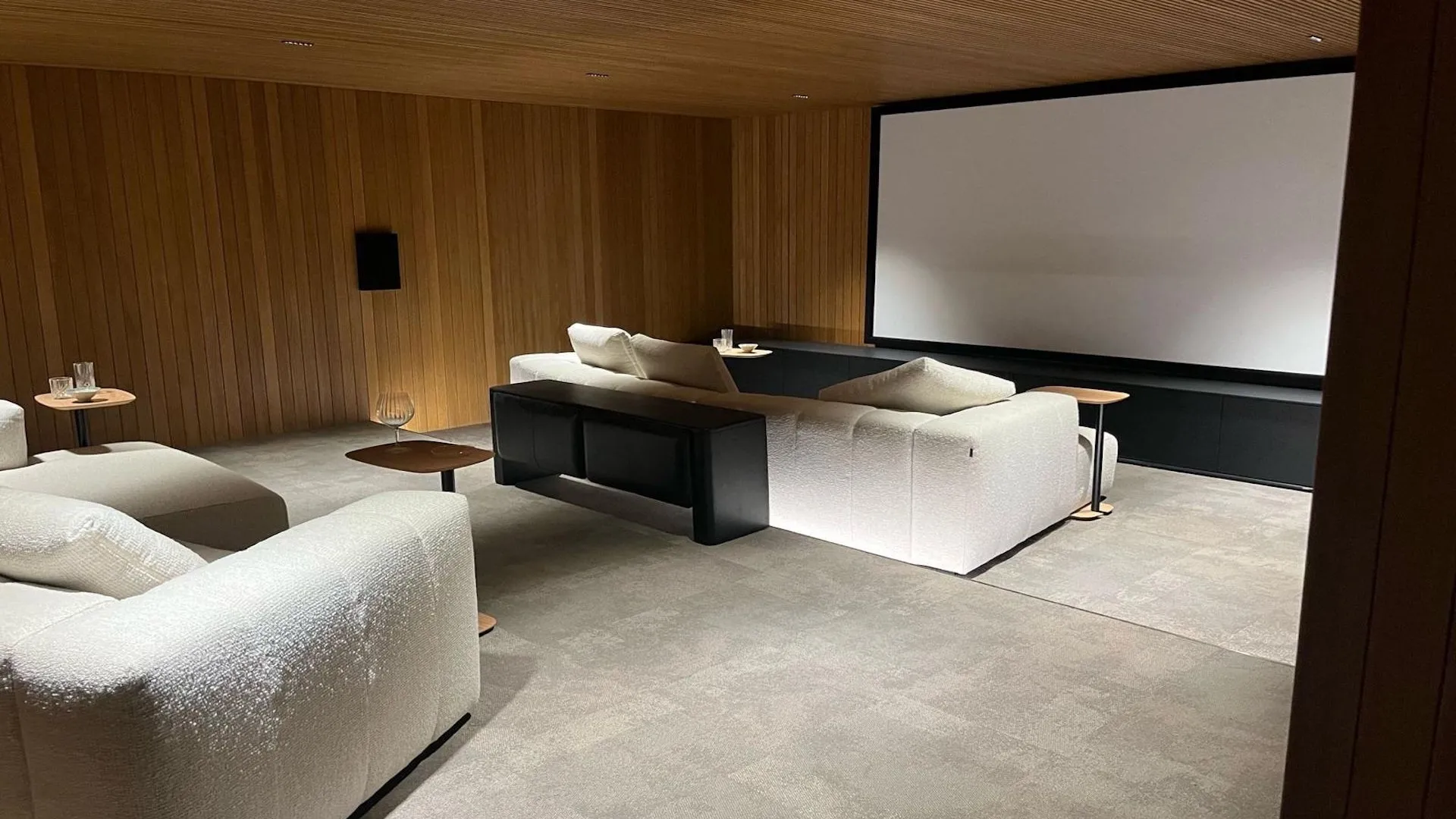 Villa for sale in Estepona West