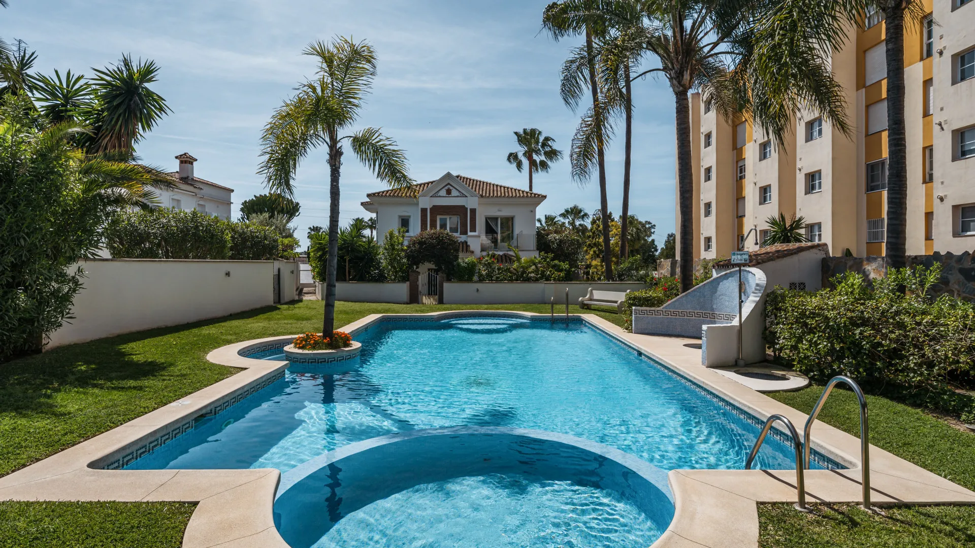 4 bedrooms Estepona villa for sale